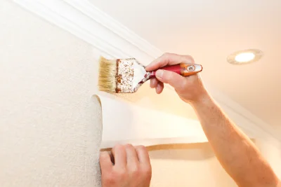 Pose de papier peint à Ménerville — revêtements muraux et toiles de verre